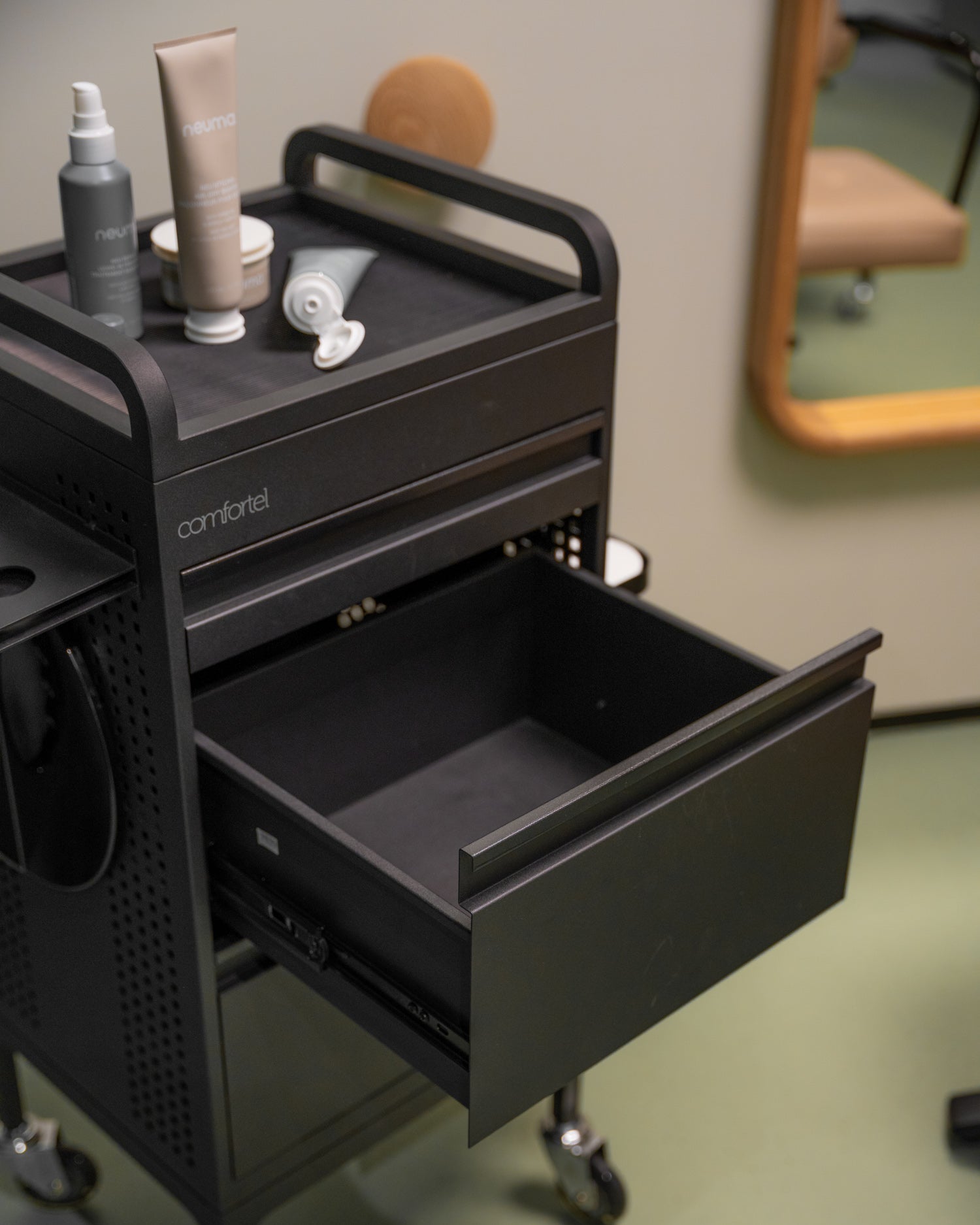 Studio 3 - Black trolley - 3 drawers and extra shelf